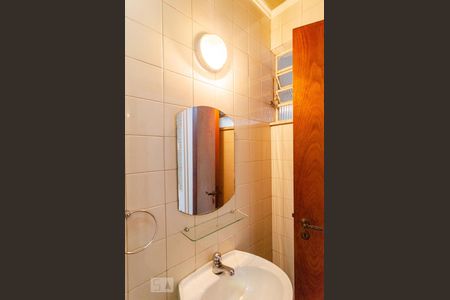 Casa à venda com 240m², 3 quartos e 4 vagas Casa à venda com 240m², 3 quartos e 4 vagasBanheiro de Serviço