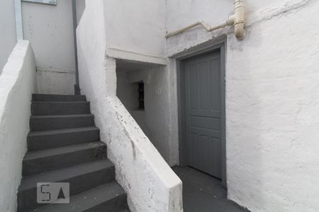 Casa para alugar com 80m², 2 quartos e sem vaga Casa para alugar com 80m², 2 quartos e sem vagaEscadas