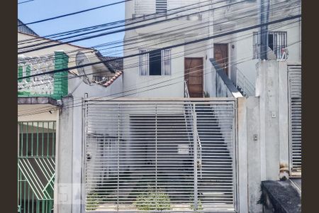 Casa à venda com 107m², 2 quartos e 2 vagas Casa à venda com 107m², 2 quartos e 2 vagasFachada