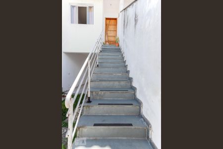 Casa à venda com 107m², 2 quartos e 2 vagas Casa à venda com 107m², 2 quartos e 2 vagasEscada Ebtrada