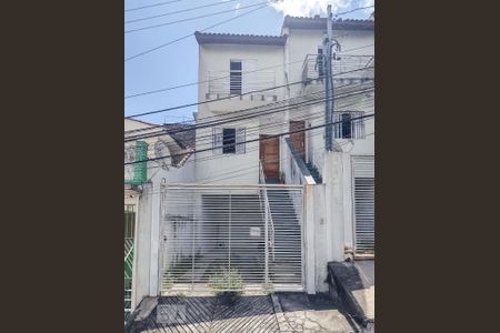 Casa à venda com 107m², 2 quartos e 2 vagas Casa à venda com 107m², 2 quartos e 2 vagasFachada