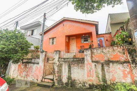 Casa à venda com 112m², 2 quartos e sem vaga Casa à venda com 112m², 2 quartos e sem vagaFachada