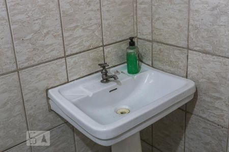 Casa à venda com 112m², 2 quartos e sem vaga Casa à venda com 112m², 2 quartos e sem vagaBanheiro