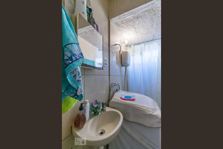 Banheiro de apartamento para alugar com 1 quarto, 48m² em Brás de Pina, Rio de Janeiro
