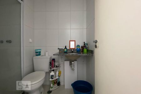 Apartamento para alugar com 54m², 2 quartos e 1 vaga Apartamento para alugar com 54m², 2 quartos e 1 vagaBanheiro da Suíte 1