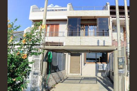 Casa à venda com 150m², 3 quartos e 1 vaga Casa à venda com 150m², 3 quartos e 1 vagaFachada