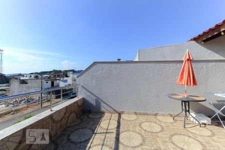 Casa à venda com 150m², 3 quartos e 1 vaga Casa à venda com 150m², 3 quartos e 1 vagaTerraço
