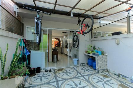 Casa à venda com 150m², 3 quartos e 1 vaga Casa à venda com 150m², 3 quartos e 1 vagaQuintal