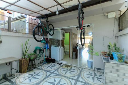 Casa à venda com 150m², 3 quartos e 1 vaga Casa à venda com 150m², 3 quartos e 1 vagaQuintal