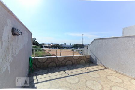 Casa à venda com 150m², 3 quartos e 1 vaga Casa à venda com 150m², 3 quartos e 1 vagaTerraço