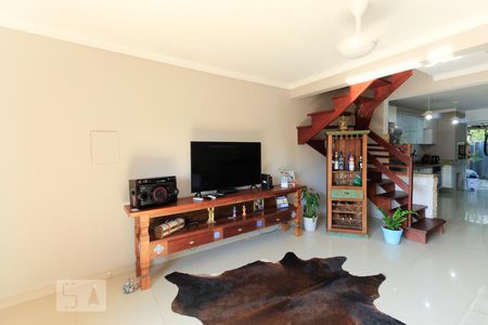 Sala de casa à venda com 3 quartos, 150m² em Guarujá, Porto Alegre