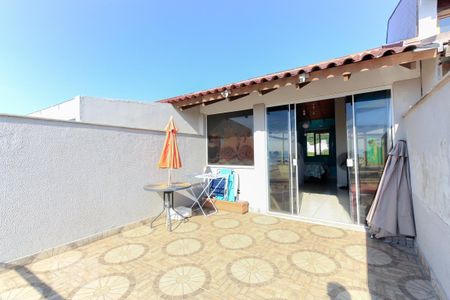 Casa à venda com 150m², 3 quartos e 1 vaga Casa à venda com 150m², 3 quartos e 1 vagaTerraço