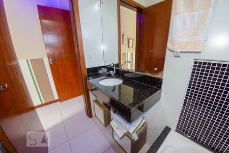 Apartamento para alugar com 72m², 2 quartos e 2 vagasBanheiro da suíte