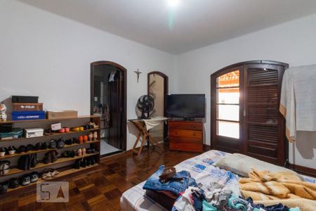 Casa à venda com 200m², 3 quartos e 2 vagasQuarto 3 - Suite