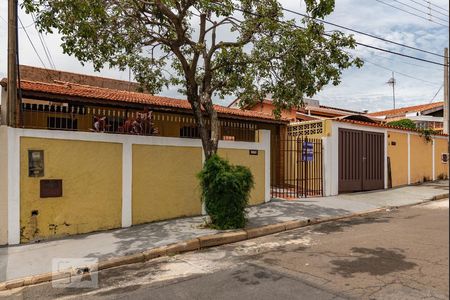 Casa à venda com 150m², 2 quartos e 1 vaga Casa à venda com 150m², 2 quartos e 1 vagaFachada