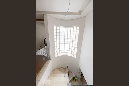 Casa à venda com 201m², 3 quartos e 6 vagasEscada