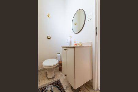 Lavabo de apartamento para alugar com 3 quartos, 160m² em Cerqueira César, São Paulo