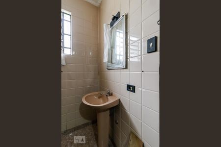 Casa para alugar com 200m², 3 quartos e 2 vagas Casa para alugar com 200m², 3 quartos e 2 vagasBanheiro andar superior