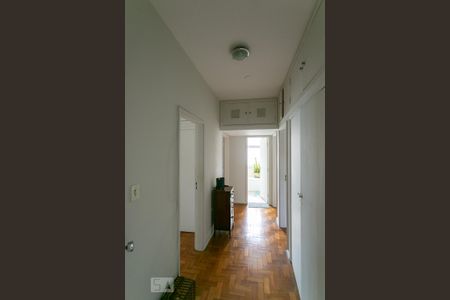 Apartamento para alugar com 300m², 4 quartos e 2 vagas Apartamento para alugar com 300m², 4 quartos e 2 vagasCorredor