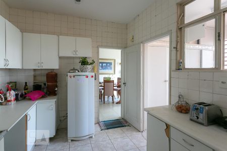 Apartamento para alugar com 300m², 4 quartos e 2 vagas Apartamento para alugar com 300m², 4 quartos e 2 vagasCozinha