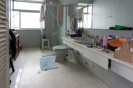 Apartamento para alugar com 300m², 4 quartos e 2 vagas Apartamento para alugar com 300m², 4 quartos e 2 vagasBanheiro da Suíte