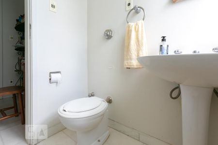 Apartamento para alugar com 300m², 4 quartos e 2 vagas Apartamento para alugar com 300m², 4 quartos e 2 vagasLavabo