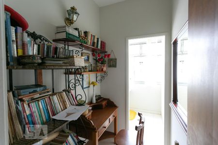 Apartamento para alugar com 300m², 4 quartos e 2 vagas Apartamento para alugar com 300m², 4 quartos e 2 vagasLavabo