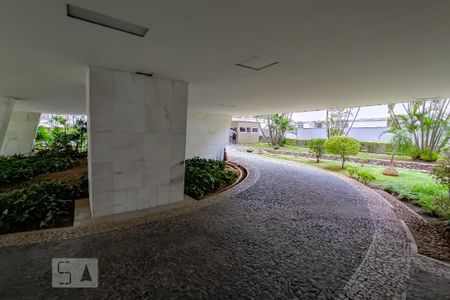 Apartamento para alugar com 300m², 4 quartos e 2 vagas Apartamento para alugar com 300m², 4 quartos e 2 vagasEntrada
