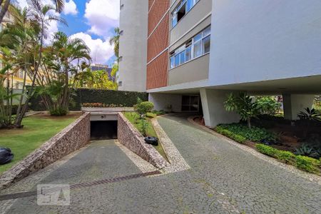 Apartamento para alugar com 300m², 4 quartos e 2 vagas Apartamento para alugar com 300m², 4 quartos e 2 vagasAcesso da Garagem