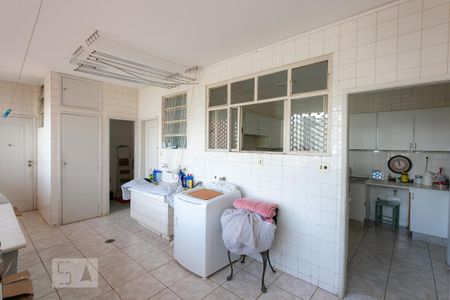 Apartamento para alugar com 300m², 4 quartos e 2 vagas Apartamento para alugar com 300m², 4 quartos e 2 vagasÁrea de Serviço