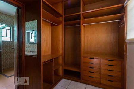 Casa à venda com 310m², 3 quartos e 4 vagas Casa à venda com 310m², 3 quartos e 4 vagasCloset