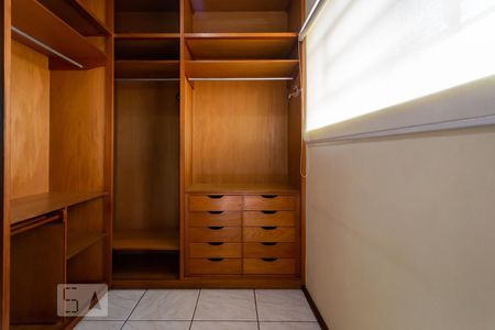 Casa à venda com 310m², 3 quartos e 4 vagas Casa à venda com 310m², 3 quartos e 4 vagasCloset