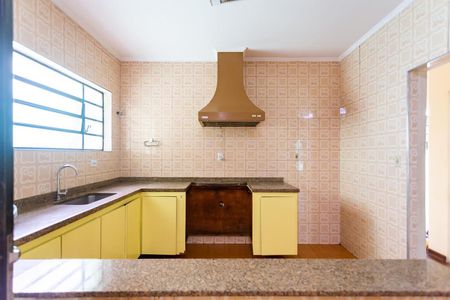 Casa à venda com 310m², 3 quartos e 4 vagas Casa à venda com 310m², 3 quartos e 4 vagasCozinha