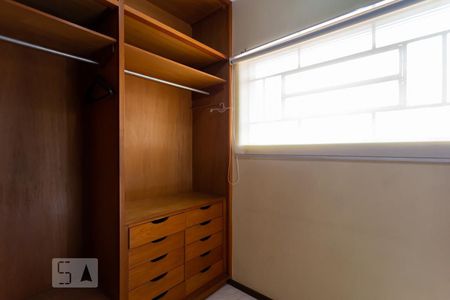 Casa à venda com 310m², 3 quartos e 4 vagas Casa à venda com 310m², 3 quartos e 4 vagasCloset