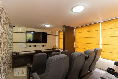 Apartamento à venda com 56m², 2 quartos e 1 vaga Apartamento à venda com 56m², 2 quartos e 1 vagaSala de Cinema