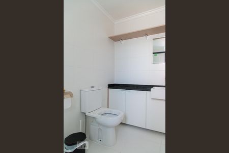 Banheiro de kitnet/studio para alugar com 1 quarto, 27m² em Mirandópolis, São Paulo
