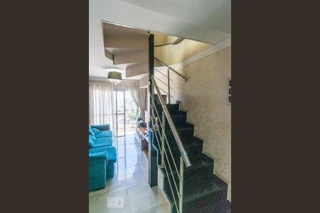 Apartamento à venda com 144m², 3 quartos e 2 vagas Apartamento à venda com 144m², 3 quartos e 2 vagasEscadas