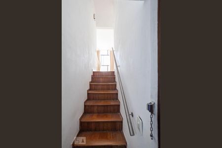 Escada de apartamento para alugar com 1 quarto, 65m² em Funcionários, Belo Horizonte