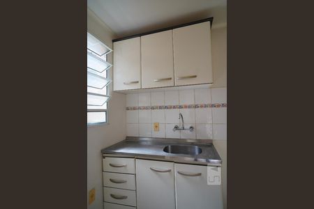 Cozinha de casa de condomínio à venda com 2 quartos, 86m² em Jardim Itu Sabará, Porto Alegre