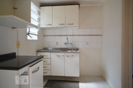Cozinha de casa de condomínio à venda com 2 quartos, 86m² em Jardim Itu Sabará, Porto Alegre