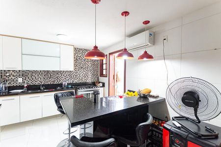 Casa à venda com 150m², 3 quartos e sem vaga Casa à venda com 150m², 3 quartos e sem vagaCozinha