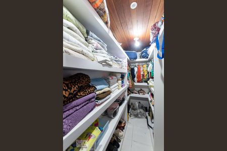 Casa à venda com 150m², 3 quartos e sem vaga Casa à venda com 150m², 3 quartos e sem vagaCloset da Suite