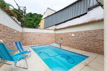 Casa à venda com 150m², 3 quartos e sem vaga Casa à venda com 150m², 3 quartos e sem vagaPiscina