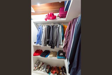 Casa à venda com 150m², 3 quartos e sem vaga Casa à venda com 150m², 3 quartos e sem vagaCloset da Suite