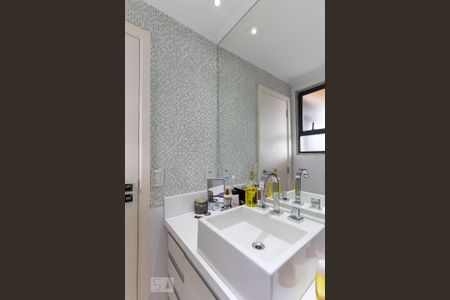 Apartamento à venda com 373m², 4 quartos e 4 vagasBanheiro da Suíte 2