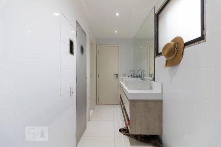 Apartamento à venda com 373m², 4 quartos e 4 vagasBanheiro da Piscina