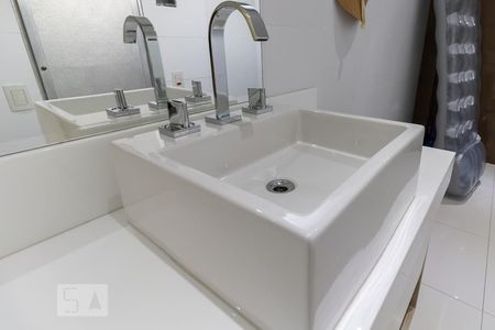 Apartamento à venda com 373m², 4 quartos e 4 vagasBanheiro da Piscina