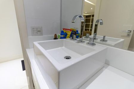 Apartamento à venda com 373m², 4 quartos e 4 vagasBanheiro da Piscina