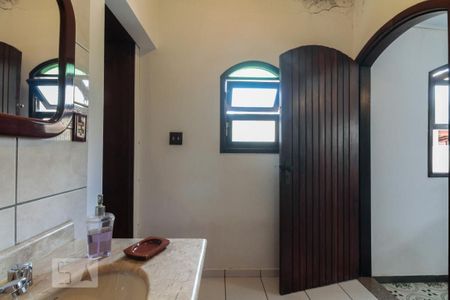 Casa à venda com 200m², 4 quartos e 3 vagas Casa à venda com 200m², 4 quartos e 3 vagasBanheiro Suíte