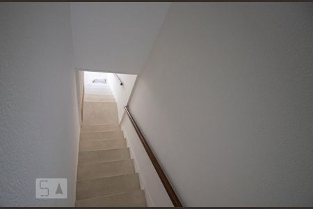 Casa para alugar com 100m², 2 quartos e sem vagaEscada